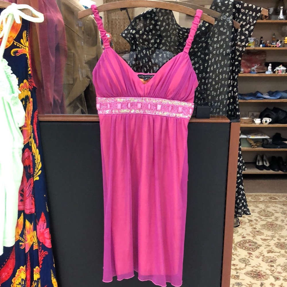 Vintage City Triangles pink dress.  Beaded.  Tie back. Size Medium.   EUC